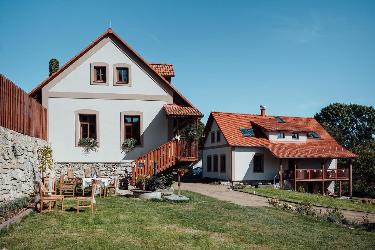 U Nas Ve Lhote - / Country house Borotin
